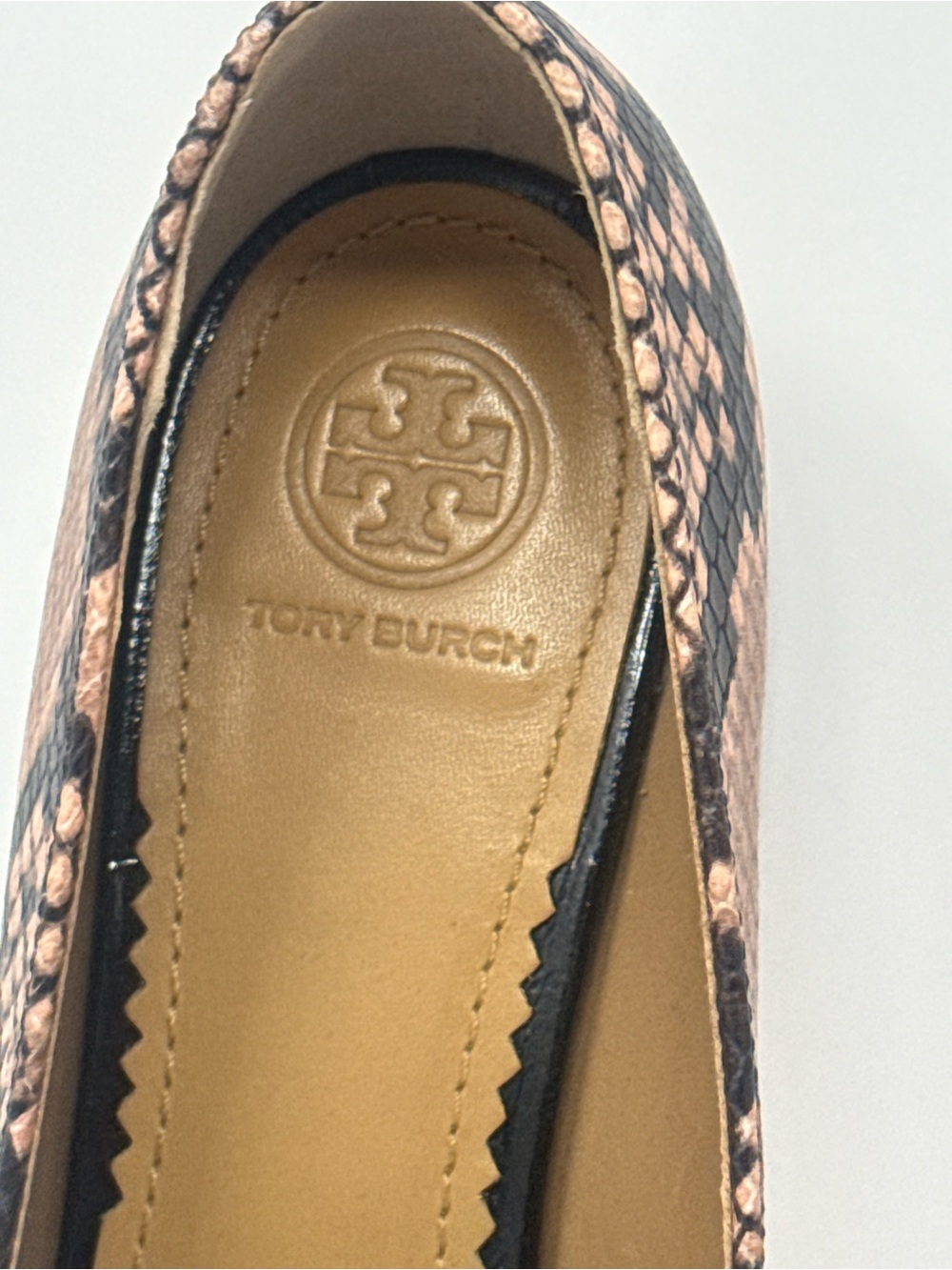 Tory Burch Burgundy Velvet Loafer with Snake-Print Trim and Gold Chain. Size 7. - Picture 13 of 14